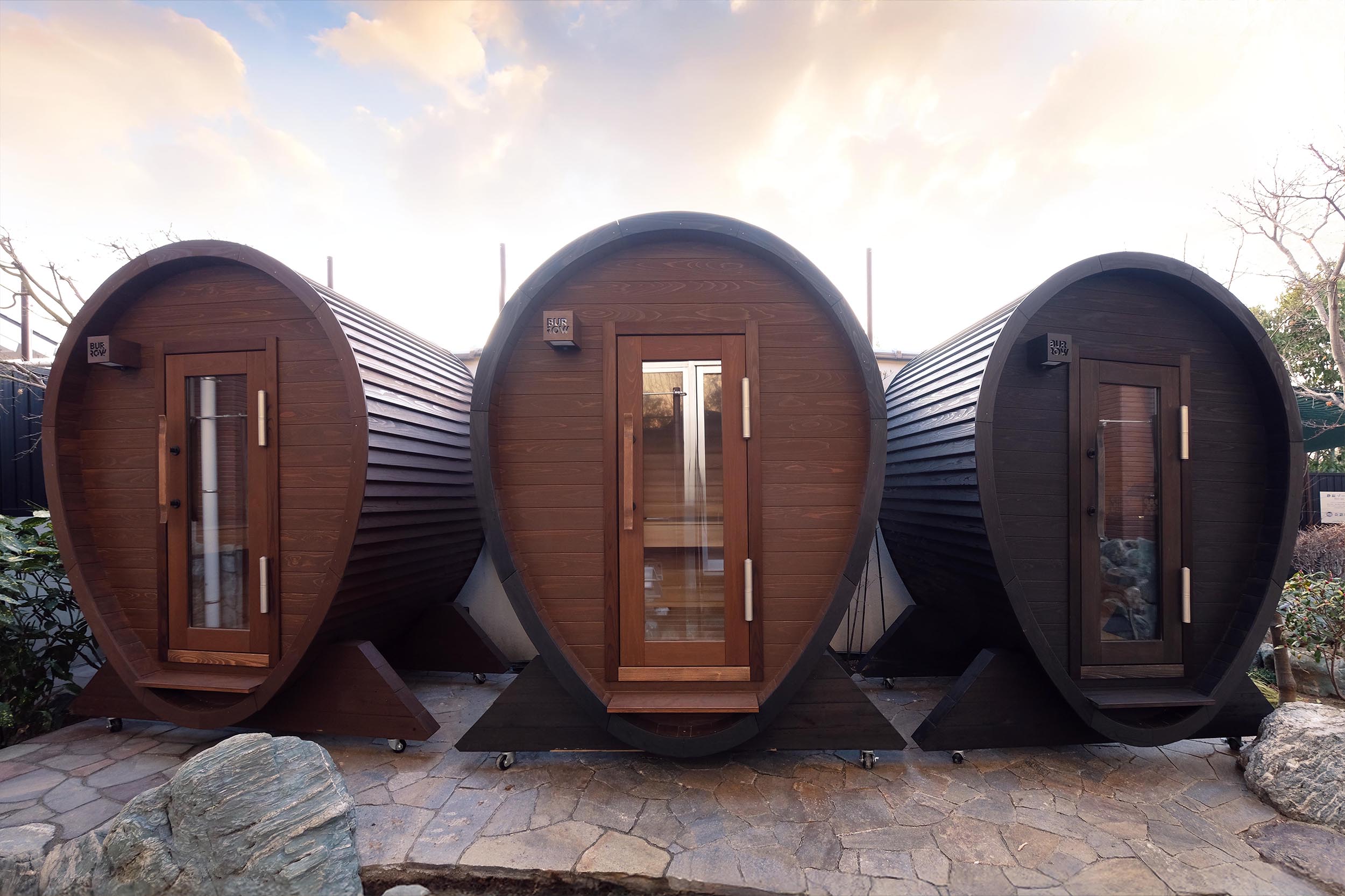 天光の湯 女湯にある露天エリアの個室本格バレルサウナの外観