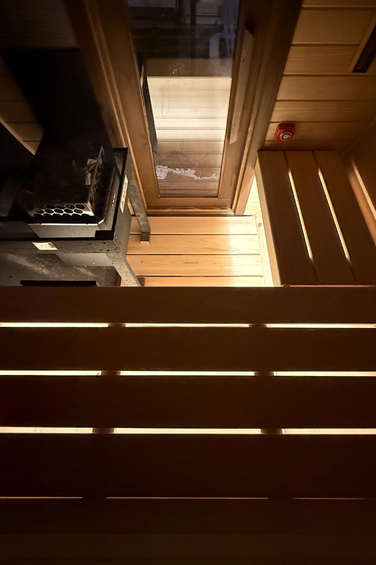 岐阜県多治見市 天光の湯 女湯サウナ セルフロウリュ可能な卵形バレルサウナ室内