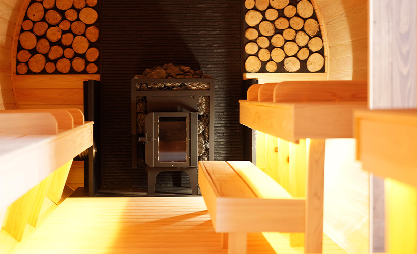 BURROWの技術が凝縮された大型バレルサウナ 樹-itsuki- と薪ストーブで楽しむセルフロウリュ